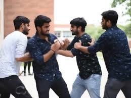 Read more about the article मराठी में बात करो नहीं तो राज ठाकरे आ जाएंगे” — मज़ाक बना हॉकी स्टिक हमला की वजह; नवी मुंबई में छात्र ने वाट्सएप ग्रुप में लिखा मज़ाक, अगले दिन हॉकी से पीटा गया!