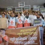 महाराष्ट्र विधानसभा में ‘लुंगी-बनियान’ आंदोलन: विधायक द्वारा कैंटीन कर्मचारी की पिटाई पर भड़के विपक्षी नेता, बोले- ये ‘गुंडा राज’ है!