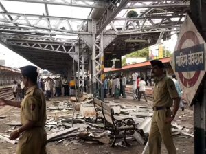 Read more about the article 2006 मुंबई ट्रेन ब्लास्ट केस में सभी आरोपी बरी, हाईकोर्ट के फैसले को सुप्रीम कोर्ट में चुनौती देगी महाराष्ट्र सरकार; हाल ही में ‘सबूतों में गंभीर खामियां’ बताकर बॉम्बे हाईकोर्ट ने सुनाया था फैसला!