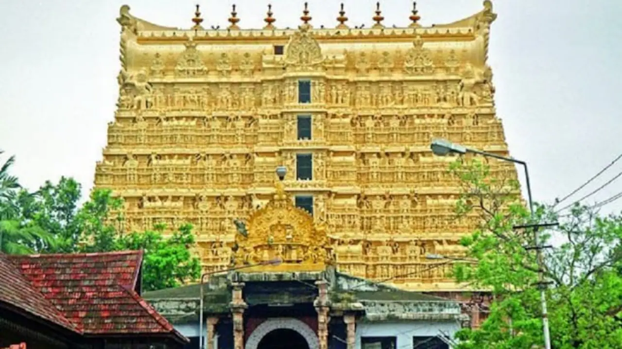 You are currently viewing पद्मनाभस्वामी मंदिर में स्मार्ट ग्लास के जरिए जासूसी की कोशिश? गुजरात के श्रद्धालु के चश्मे से मिले सीक्रेट कैमरे, मंदिर परिसर में मचा हड़कंप!