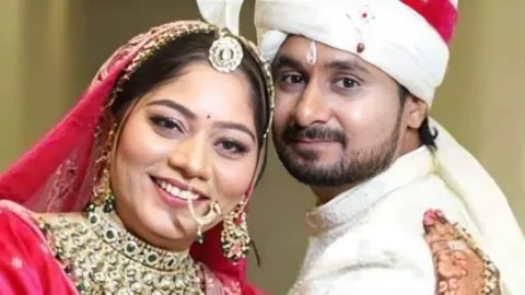 You are currently viewing डेढ़ महीने बाद भी नहीं मिली पोस्टमॉर्टम रिपोर्ट: राजा रघुवंशी के भाई ने पुलिस जांच पर उठाए गंभीर सवाल, कहा – राजा की हत्या से पहले बोली थी सोनम – शादी हुई तो मार डालूंगी!