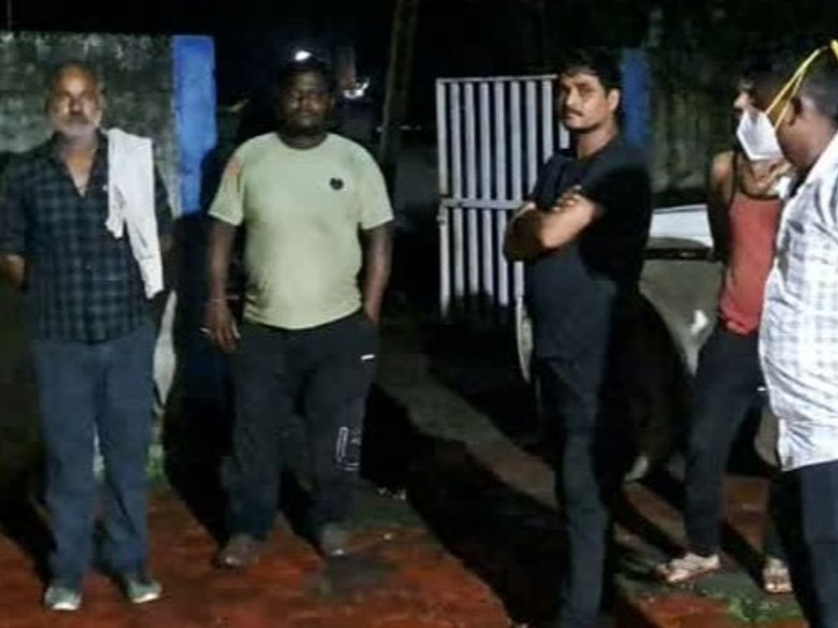 You are currently viewing सागर जिले में दिल दहला देने वाली घटना: खुरई में एक ही परिवार के 4 लोगों ने खाया ज़हर, गांव में मचा मातम; सुसाइड नोट नहीं मिला, पुलिस जांच में जुटी!