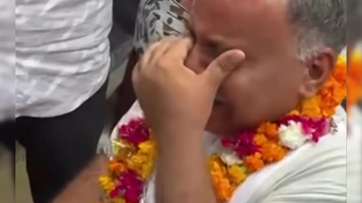 You are currently viewing भिंड में शिक्षा अधिकारी से बदसलूकी का मामला: BJP मंडल अध्यक्ष ने BEO को मारा थप्पड़, छात्रों के सामने रो पड़े BEO; वीडियो हुआ वायरल!