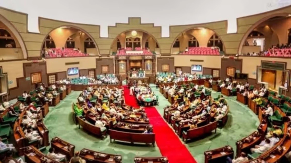 You are currently viewing मप्र विधानसभा में विधेयकों पर तीखी बहस: विपक्ष ने उठाए टैक्स वसूली, खनन और भर्ती घोटालों पर सवाल, सरकार ने दिए सख्त जवाब; विधानसभा में पारित हुआ ‘मोटर यान कराधान संशोधन विधेयक 2025’!