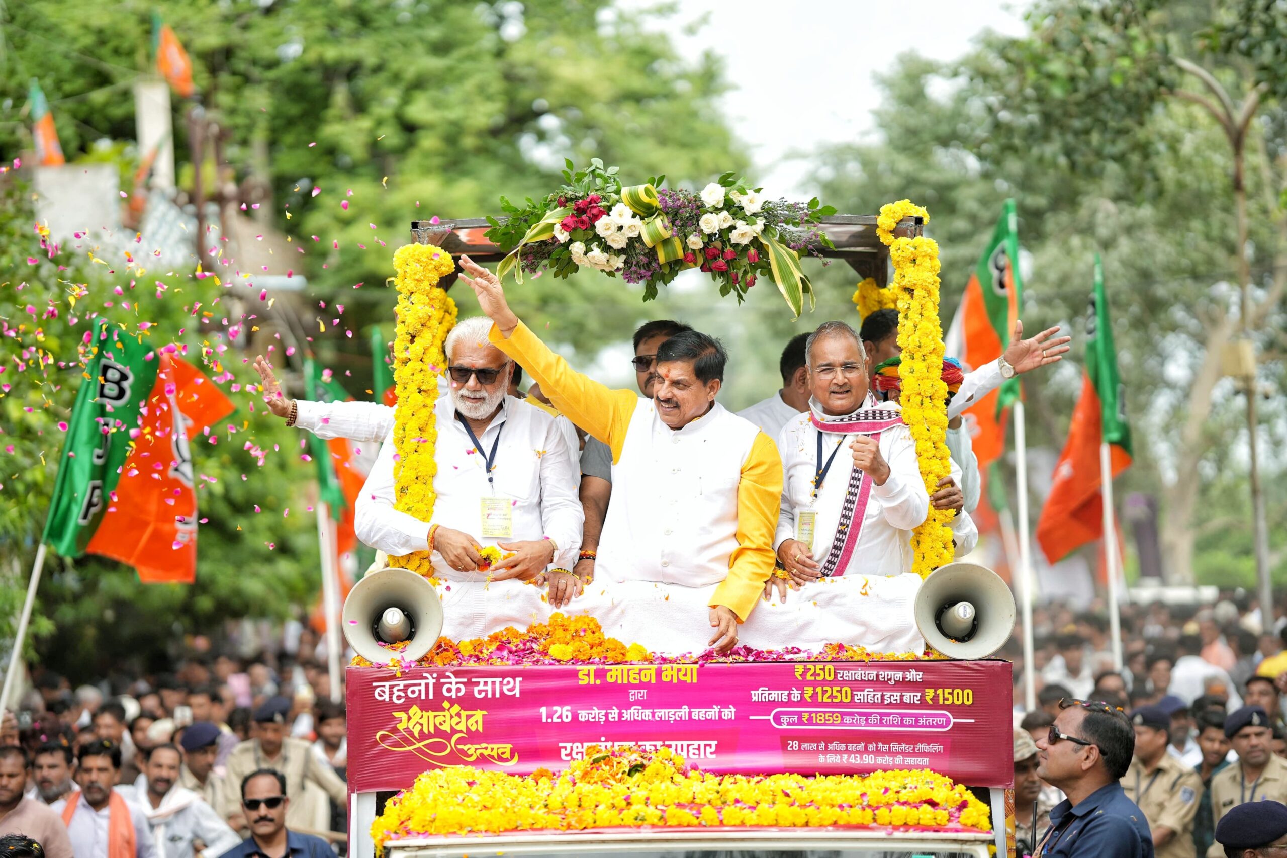 You are currently viewing रक्षाबंधन से पहले CM मोहन यादव का बड़ा तोहफा: 1.26 करोड़ बहनों को मिले 1500-1500 रुपए, CM बोले – बहनों की रक्षा सरकार की प्राथमिकता;  2028 तक 3000 रुपए महीना देने का संकल्प!