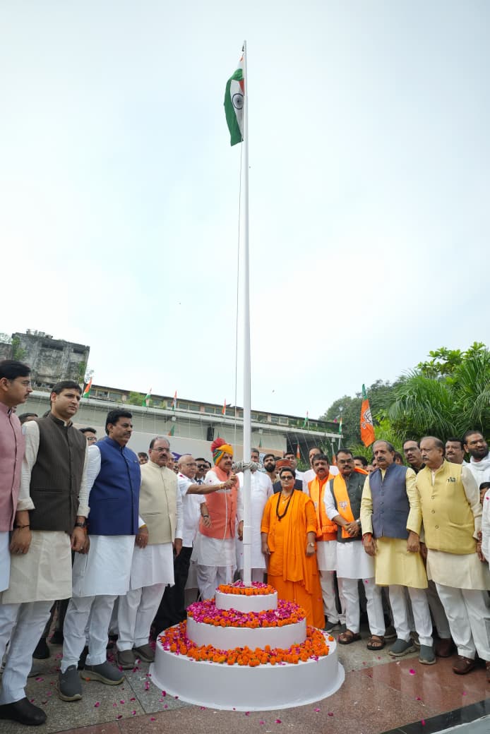 You are currently viewing भोपाल लाल परेड ग्राउंड में 79वां स्वतंत्रता दिवस, CM मोहन यादव ने किया ध्वजारोहण और परेड निरीक्षण, प्रदेशवासियों को दी शुभकामनाएं; ऑपरेशन सिंदूर का जिक्र कर बोले— “जो जैसा, उसके साथ वैसा ही”