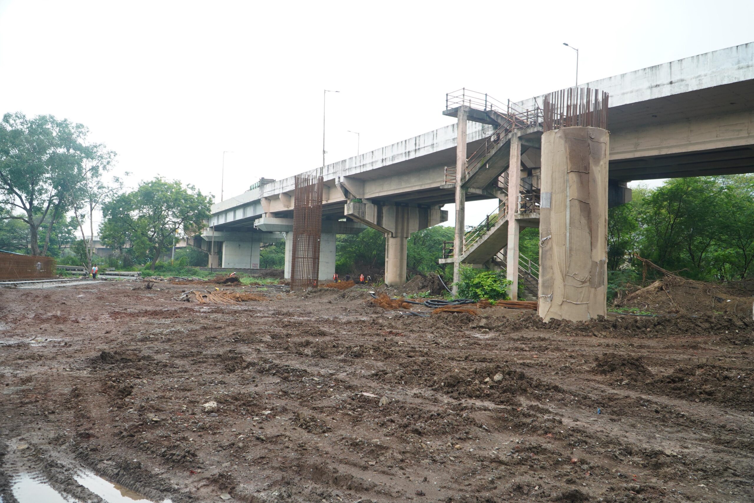 You are currently viewing कलेक्टर श्री सिंह ने लोकनिर्माण विभाग और लोक निर्माण विभाग की सिंहस्थ डिवीजन के कार्यों का निरीक्षण किया