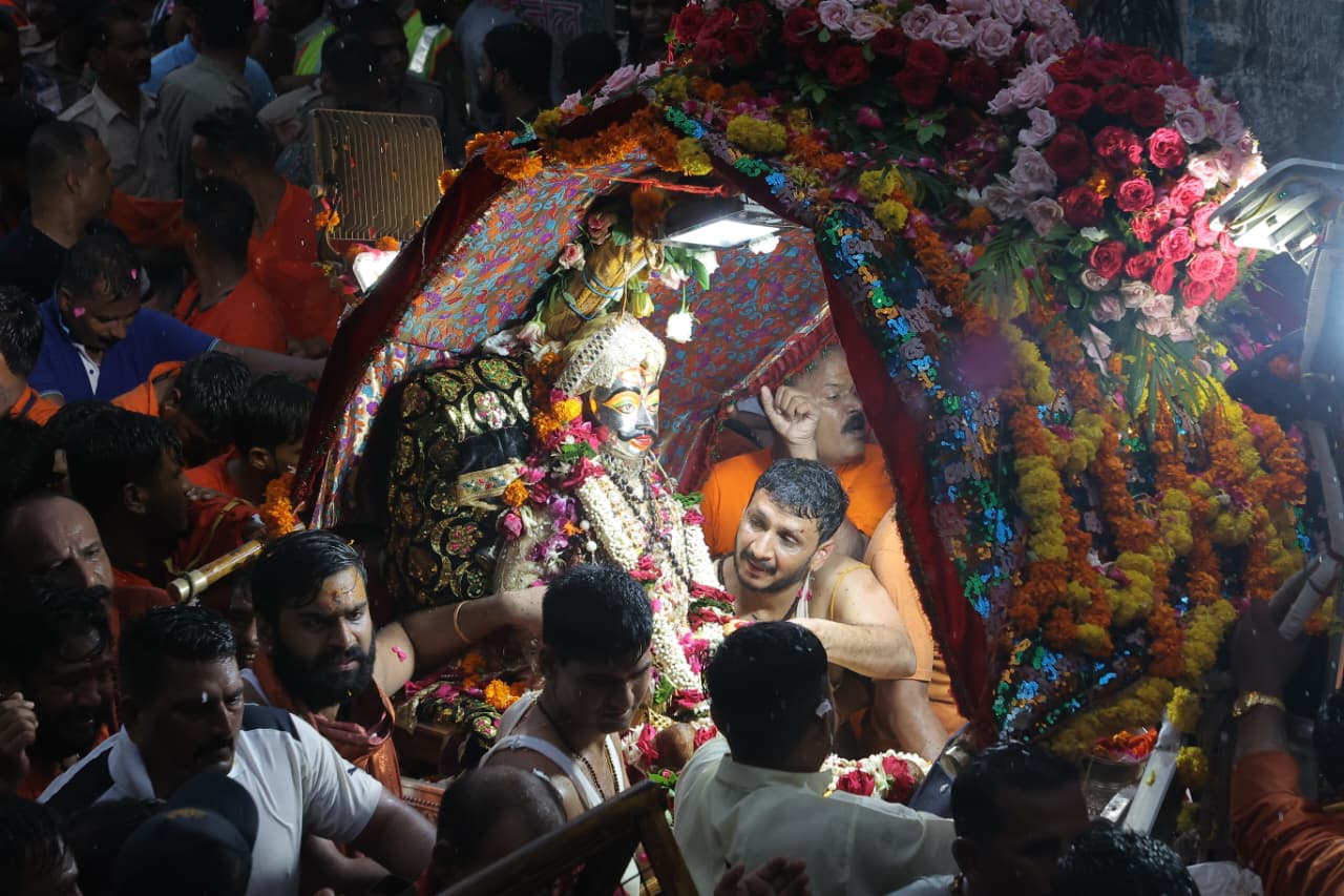 You are currently viewing उज्जैन में आनंद भयो जय श्री महाकाल की के जयकारों से गूंज उठी अवंतिका नगरी