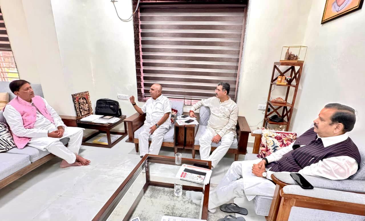 You are currently viewing भिंड विधायक नरेंद्र कुशवाह को BJP की फटकार: कलेक्टर से गाली-गलौज और थप्पड़ उठाने पर संगठन सख्त, भोपाल तलब कर भाजपा संगठन ने दी चेतावनी – “भविष्य में बर्दाश्त नहीं होगा ऐसा व्यवहार”!