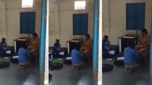 Read more about the article कक्षा में छात्र से पैर दबवाती महिला शिक्षक, भोपाल सरकारी स्कूल का वीडियो सोशल मीडिया पर हुआ वायरल; जर्जर स्कूल भवन पर भी उठे सवाल!