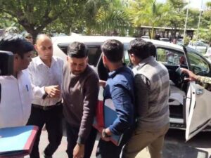 Read more about the article हाईकोर्ट से राहत: पूर्व आरक्षक सौरभ के दोस्त चेतन को 27 अगस्त तक मिली अंतरिम जमानत, पत्नी और जुड़वां बच्चों की देखभाल का दिया हवाला!