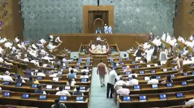 You are currently viewing बिहार SIR विवाद पर संसद में फिर हंगामा, लोकसभा-राज्यसभा बार-बार हुई स्थगित; राहुल गांधी का आरोप— वोटर लिस्ट में अनलिमिटेड गड़बड़ियां, पिक्चर अभी बाकी है!