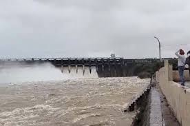 Read more about the article मध्यप्रदेश में स्ट्रॉन्ग सिस्टम एक्टिव, 12 जिलों में भारी बारिश का अलर्ट; नर्मदापुरम में तवा डैम के 7 गेट खुले