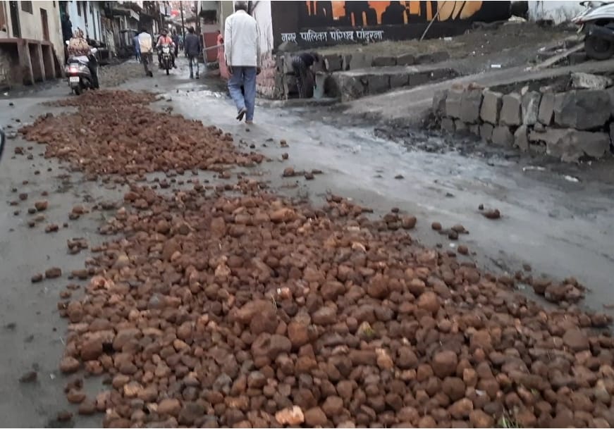 You are currently viewing MP के पांढुर्णा का गोटमार मेला खून से फिर रंगा: दोपहर 3.20 बजे तक 488 लोग घायल, कलेक्टर ने लगाई धारा 144 लगाई!