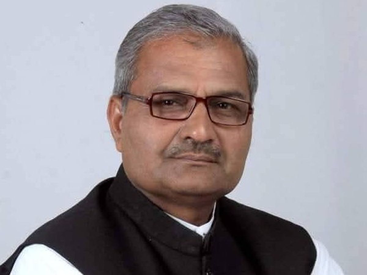 You are currently viewing रीवा में गरमाई राजनीति: रीवा में गरमाई सियासत: भाजपा सांसद बोले- श्रीनिवास तिवारी फर्जी वोटिंग से जीतते थे चुनाव, कांग्रेस बोली- भाजपा खुद मान रही वोटर लिस्ट में धांधली!