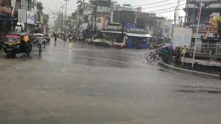 You are currently viewing मध्यप्रदेश में मानसून मेहरबान, कई जिलों में बारिश का कोटा पूरा: चित्रकूट में मंदाकिनी उफान पर, ग्वालियर-छतरपुर समेत 8 जिलों में अलर्ट!