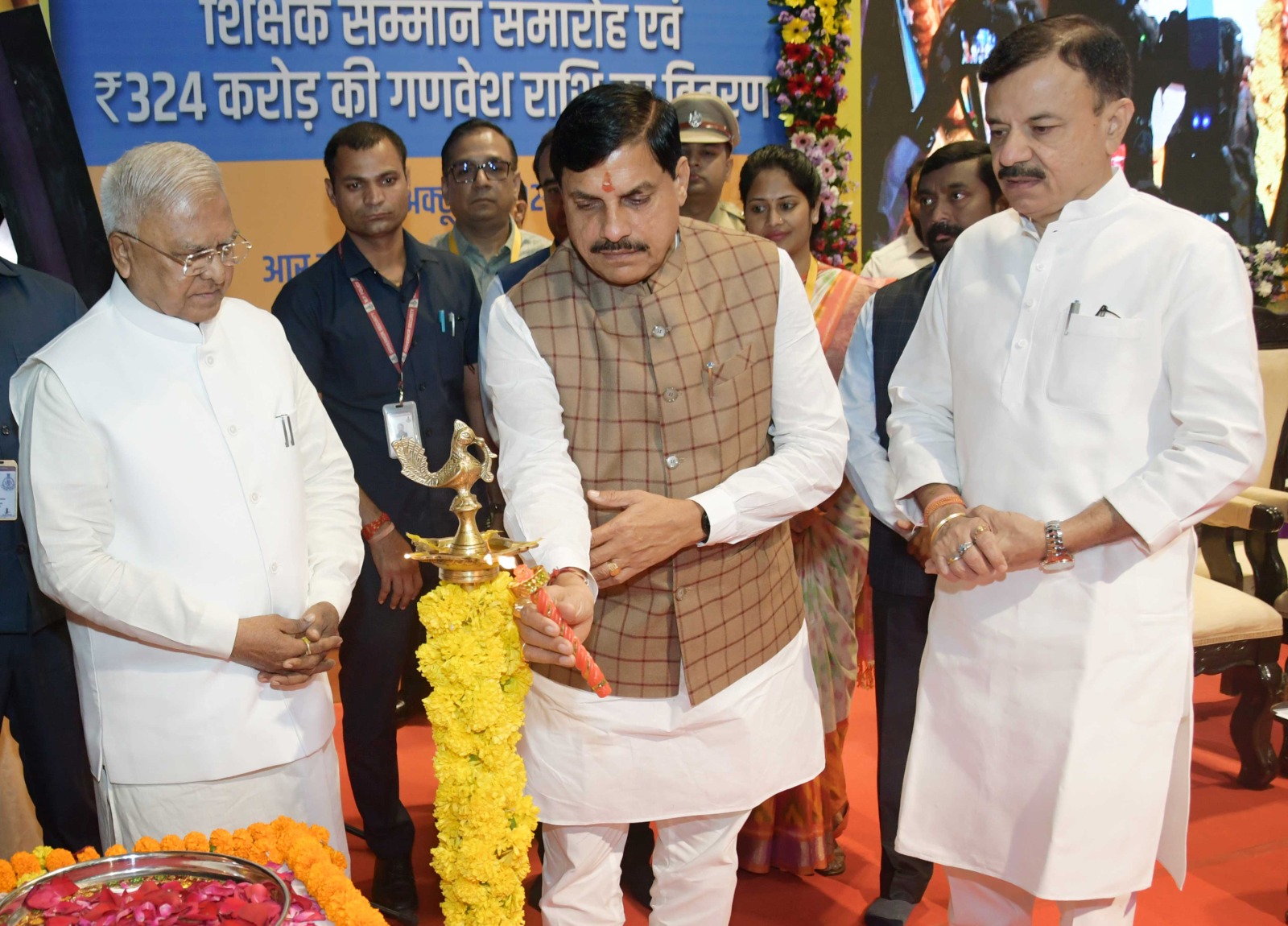 You are currently viewing भोपाल में राज्य स्तरीय शिक्षक सम्मान समारोह: मुख्यमंत्री और राज्यपाल करेंगे शिक्षकों का सम्मान, 55 लाख विद्यार्थियों को मिलेगा शाला गणवेश का लाभ