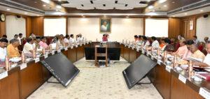 Read more about the article CM मोहन यादव की मंत्रि-परिषद बैठक: प्रदेश में निजी ऑपरेटर के साथ हेलीकॉप्टर सेवा शुरू करने का लिया बड़ा निर्णय, 13 मेडिकल कॉलेजों में 354 नए सीनियर रेसीडेंट पद होंगे सृजित!