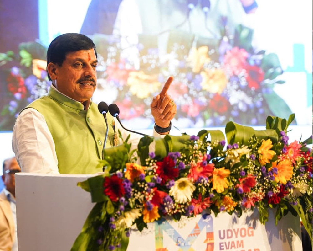 You are currently viewing CM मोहन यादव की कोशिश रंग लाई: कोलकाता से MP को मिला 14,600 करोड़ का निवेश, 17 हजार रोजगार के अवसर; CM मोहन यादव बोले – MP अब बनेगा देश का टेक्सटाइल हब!