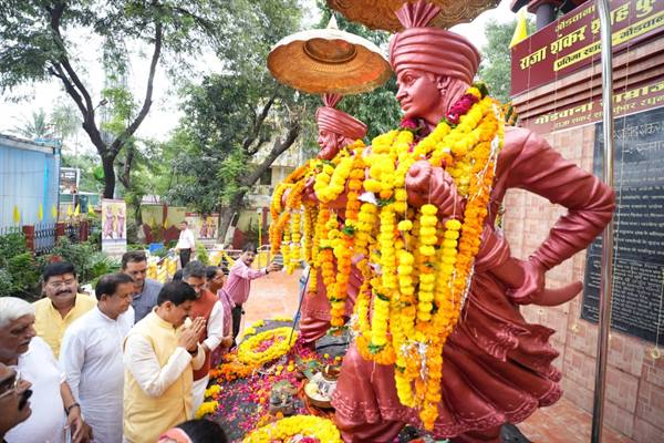 You are currently viewing जबलपुर में सीएम ने कहा-आदिवासी हिंदू हैं