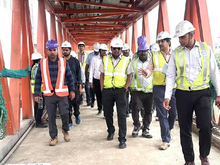 You are currently viewing भोपाल मेट्रो अक्टूबर से शुरू, पीएम मोदी दिखा सकते हैं हरी झंडी: 7 दिन फ्री, फिर 3 महीने तक किराए में मिल सकती है 75% तक की छूट!