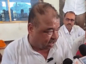 Read more about the article रीवा से सागर तक ‘अफसरशाही बनाम राजनीति’ की जंग: कांग्रेस ने दो IAS अफसरों पर लगाए गंभीर आरोप, विधायक बोले – “कलेक्टर ईमानदार हैं तो मैं पोल खोल दूंगा”!