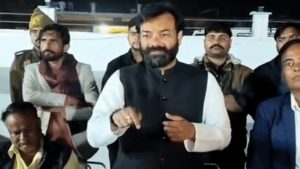 Read more about the article ‘जो अधिकारी काम नहीं करता, उसे चूड़ियां और पेटीकोट…’, मंत्री को रोकने वाले विधायक बृजभूषण बोले- CM को भी रोक लूंगा