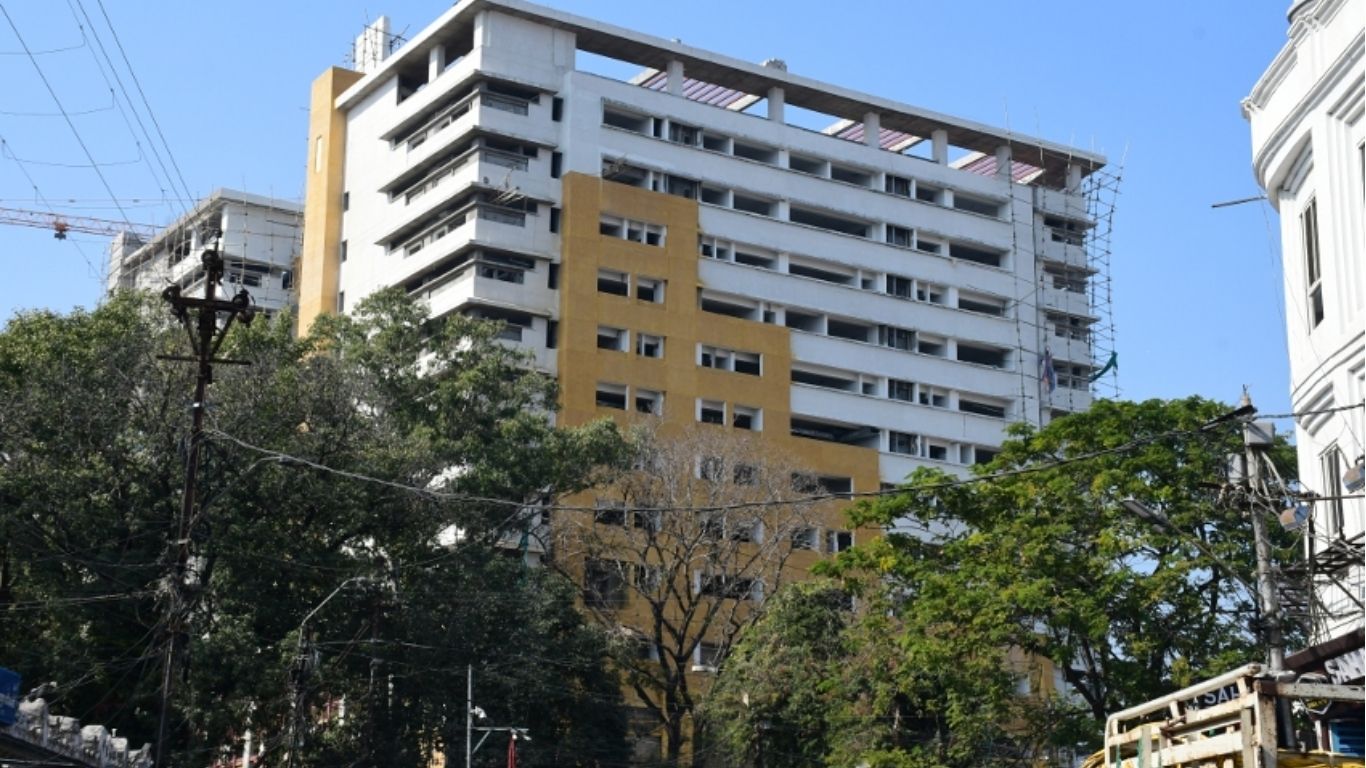 You are currently viewing Bhopal: भोपाल में MBBS छात्रा की मौत पर डीन का बड़ा खुलासा, बोलीं- आत्महत्या से पहले सुसाइड नोट परिवार को मैसेज किया