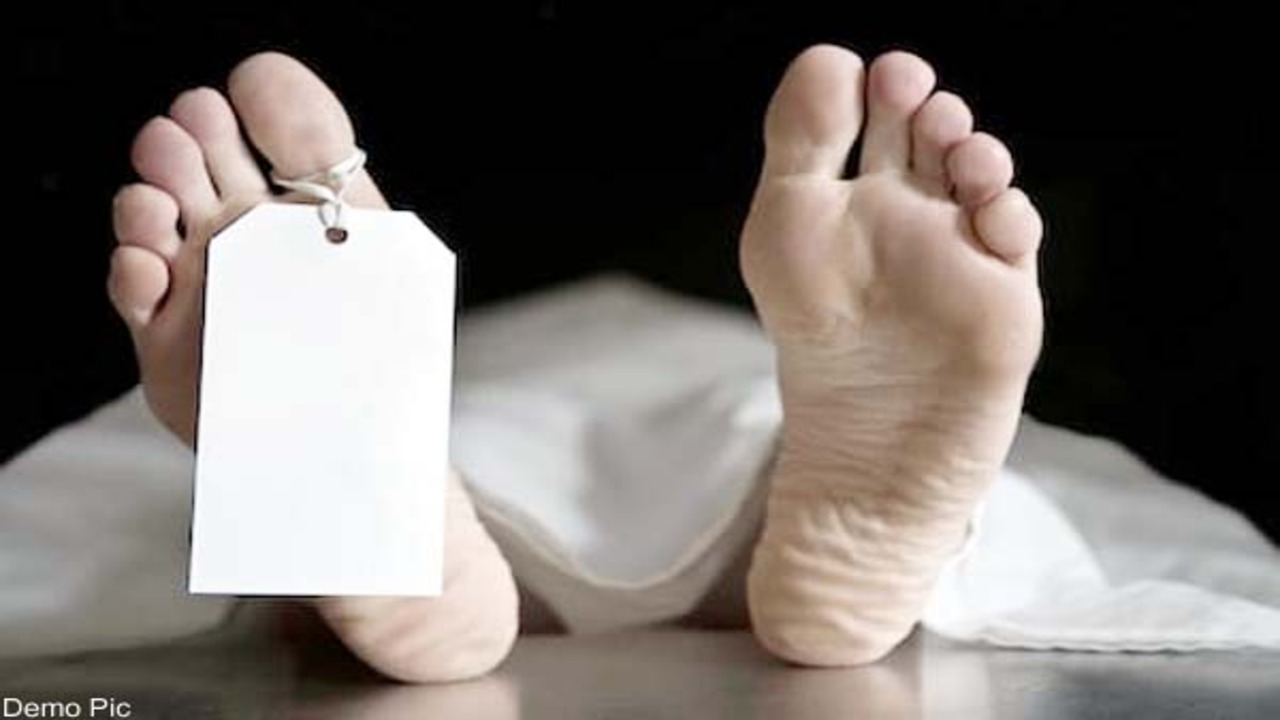 You are currently viewing उत्तर 24 परगना में TMC कार्यकर्ता की धारदार हथियार से हत्या, पश्चिम बंगाल में चुनाव के बीच सनसनी