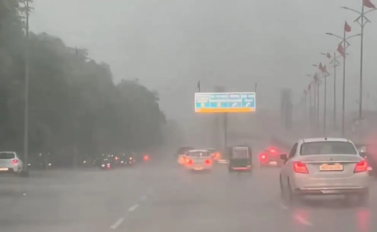 You are currently viewing मध्य प्रदेश में बदला मौसम: कहीं तेज बारिश, कहीं धूल भरी आंधी; ओले गिरने की भी चेतावनी, 18 जिलों में अलर्ट जारी