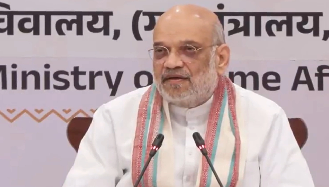 You are currently viewing बस्तर में अमित शाह बोले- बंदूकों के साये में जीने का डर खत्म, नक्सल खात्मे में कांग्रेस ने नहीं दिया साथ