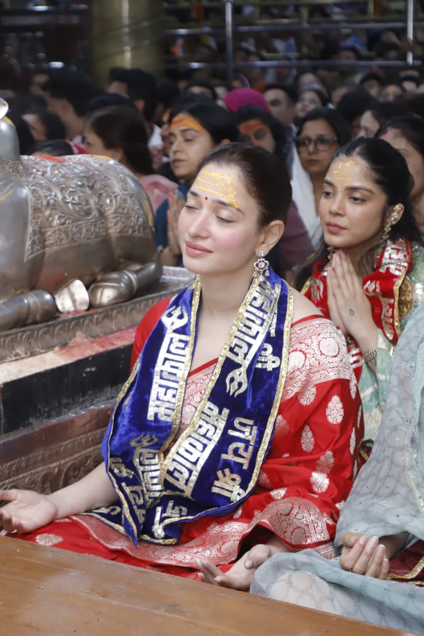 You are currently viewing महाकाल के दर्शन के बाद भावुक दिखीं एक्ट्रेस तमन्ना भाटिया, बोलीं- जब बुलावा आता है, तभी कोई आ पाता है
