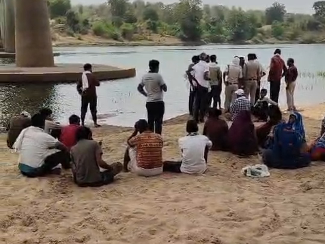 You are currently viewing एमपी में दर्दनाक हादसा: सोन नदी के भंवर में डूबे चार लोग, युवती का शव मिला; तीन की तलाश जारी