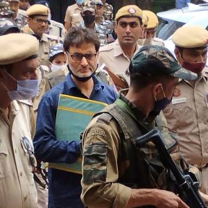 Read more about the article 36 साल पुराने सरला भट्ट हत्याकांड में यासीन मलिक समेत 5 पर चार्जशीट: आरोप- कश्मीरी पंडित नर्स का अपहरण कर 4 दिन तक किया टॉर्चर, फिर गोली मारकर हत्या