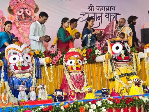 Read more about the article जगन्नाथ स्नान यात्रा संपन्न: पंचामृत और पवित्र नदियों के जल से हुआ अभिषेक, अब 15 दिन अनवसर में रहेंगे भगवान