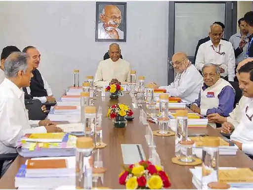 You are currently viewing **2029 तक लागू हो सकता है ‘वन नेशन, वन इलेक्शन’, संयुक्त संसदीय समिति ने तैयारियां तेज कीं**