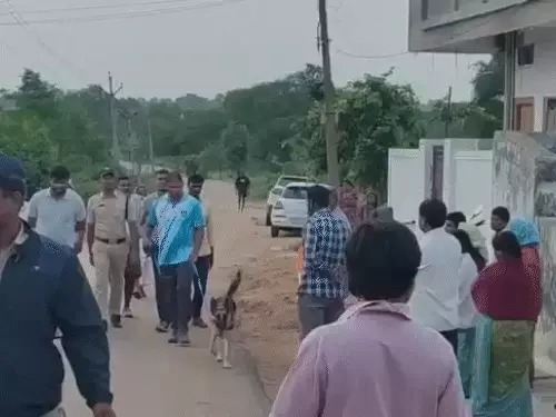 You are currently viewing तेलंगाना में जमानत पर छूटे रेप आरोपी का खूनी तांडव, पत्नी-बच्चों समेत 6 लोगों की हत्या