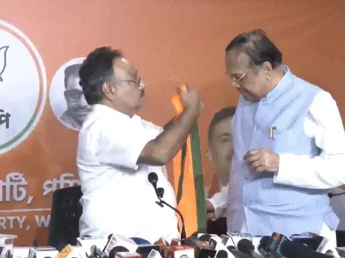 You are currently viewing TMC के तीन पूर्व राज्यसभा सांसद BJP में शामिल, उपचुनाव में मिला टिकट: ममता से मतभेद के बाद बदली सियासी पारी