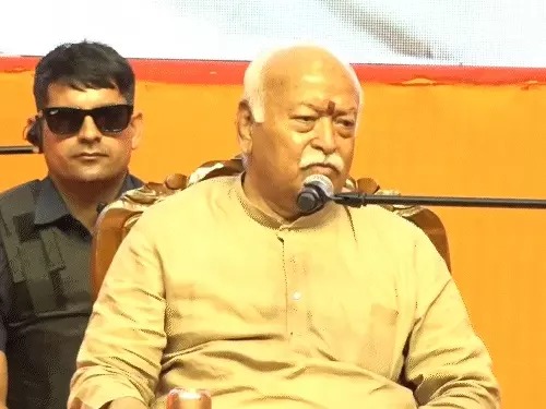 You are currently viewing भागवत बोले लिव-इन रिलेशनशिप और परिवार व्यवस्था पर रखी बात, कहा- विवाह से आता है जिम्मेदारी और अनुशासन