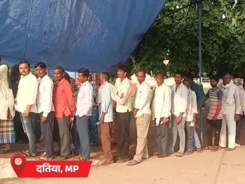 You are currently viewing विधानसभा उपचुनाव 2026: बिहार की बांकीपुर, MP की दतिया और गुजरात की मंजलपुर सीट पर मतदान जारी, प्रशांत किशोर की पहली बड़ी चुनावी परीक्षा