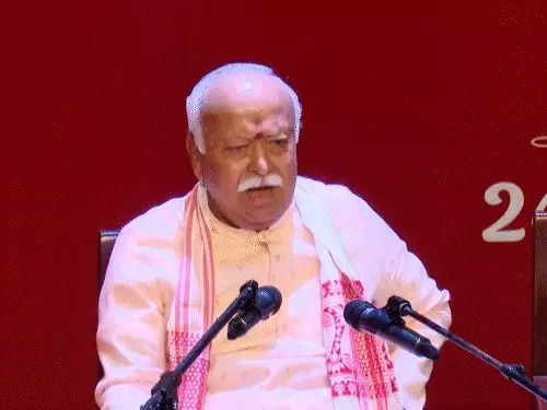 You are currently viewing भागवत का संदेश- युवाओं पर आदेश नहीं, संवाद का असर ज्यादा: सवालों का सम्मान और तर्क के साथ समझाने पर दिया जोर