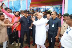 Read more about the article नीतीश कुमार के वायरल वीडियो पर घमासान: AI या असली संदेश? प्रशांत किशोर के आरोपों की पड़ताल