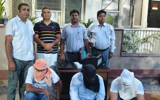 You are currently viewing दिल्ली में फर्जी 10वीं-12वीं की मार्कशीट तैयार करने वाले रैकेट का खुलासा, पुलिस ने तीन लोगों को किया गिरफ्तार