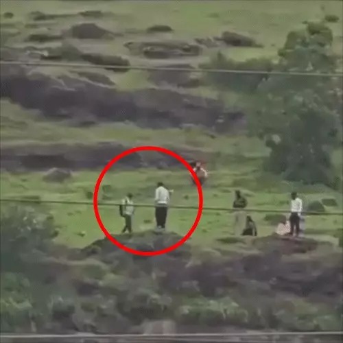 You are currently viewing iPhone की EMI को लेकर विवाद के बाद परिवार में मातम, पिता-पुत्र समेत 3 की मौत