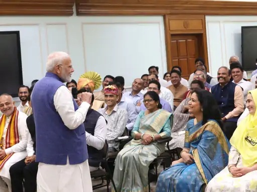 You are currently viewing नेशनल टीचर्स अवॉर्ड 2026: देशभर के 48 शिक्षकों का चयन, यूपी से 3 और MP-बिहार से 2-2 नाम