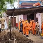 कानपुर में घर का आंगन धंसा, 25 फीट गहरे गड्ढे में गिरी युवती की मौत; 7 घंटे चला रेस्क्यू ऑपरेशन