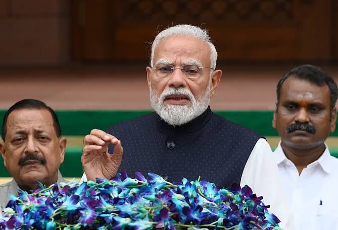 You are currently viewing पीएम मोदी की सचिवों के साथ अहम बैठक: युवाओं से जुड़ने और AI के बेहतर इस्तेमाल पर जोर